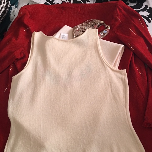 Chic in a modern wide leg pants. - Picture 5 of 8